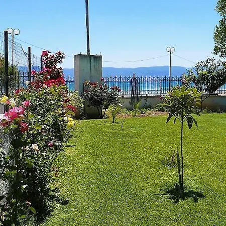 Holiday home Amarynthos Beachfront With Garden Vatheia