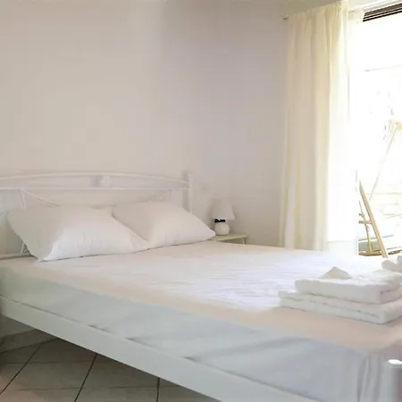 Holiday home Amarynthos Beachfront With Garden