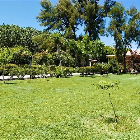 Amarynthos Beachfront With Garden Holiday home Vatheia