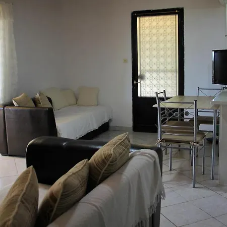 Amarynthos Beachfront With Garden * Vatheia